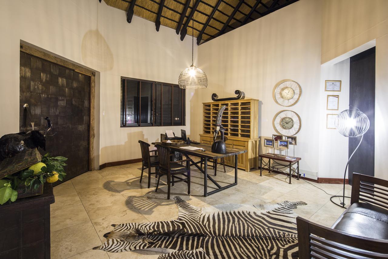 La Rochelle Lodge Okaukuejo Dış mekan fotoğraf